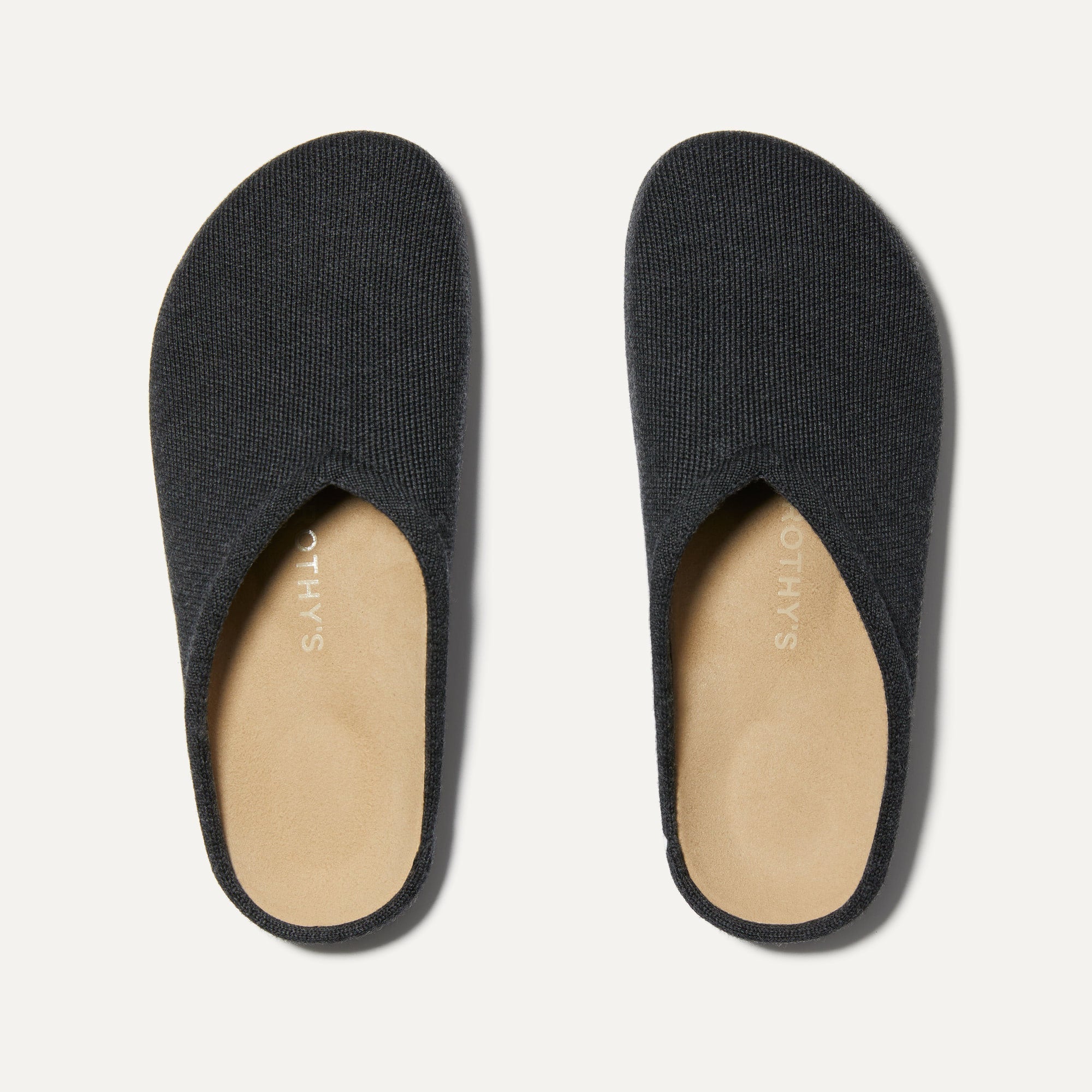 150_CasualClog_SoftBlack_PrimaryOverhead_73465be8-a8c6-4550-919e-2e968217c3f5.jpg