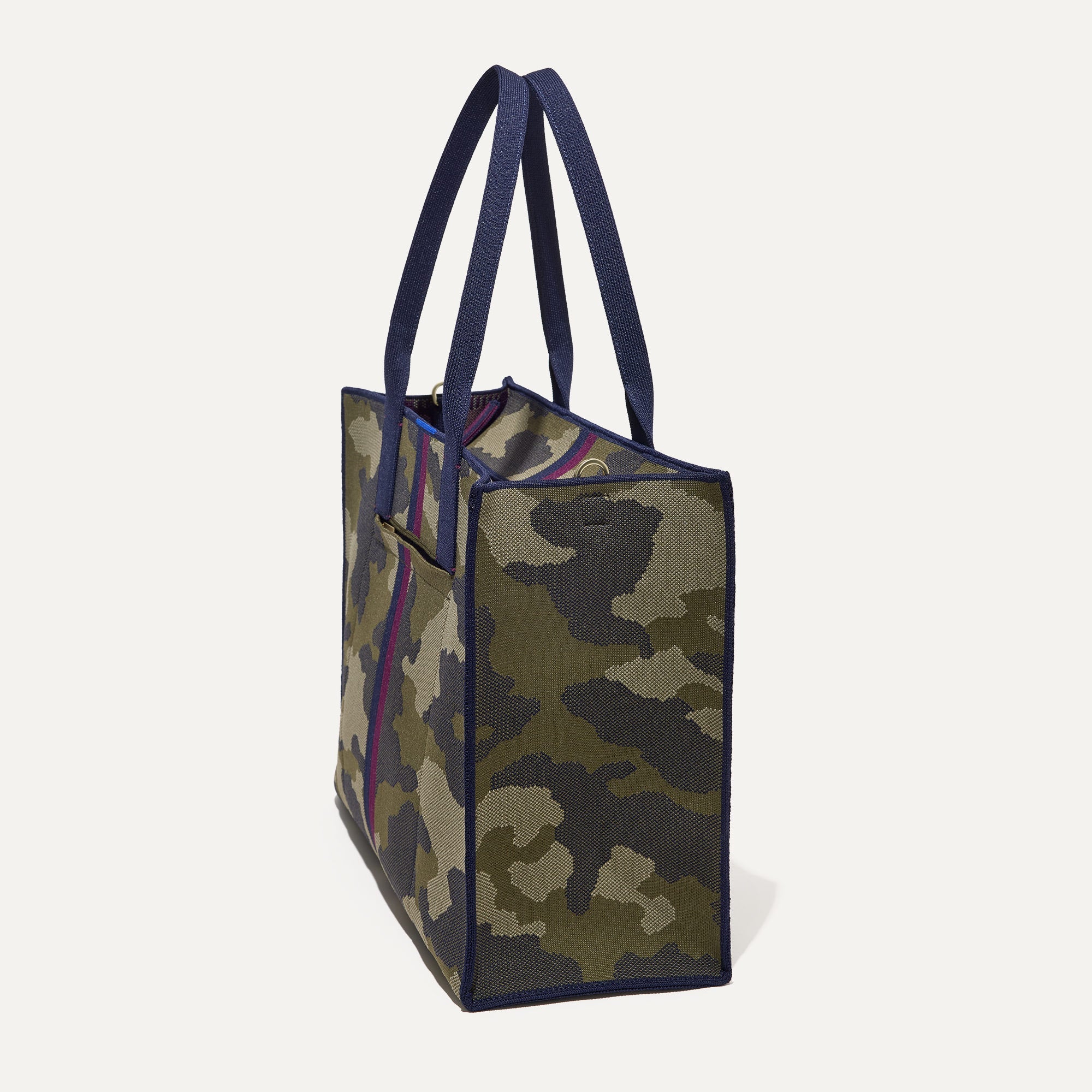 162_ClassicTote_SpruceCamo_45_Degree_0188.jpg