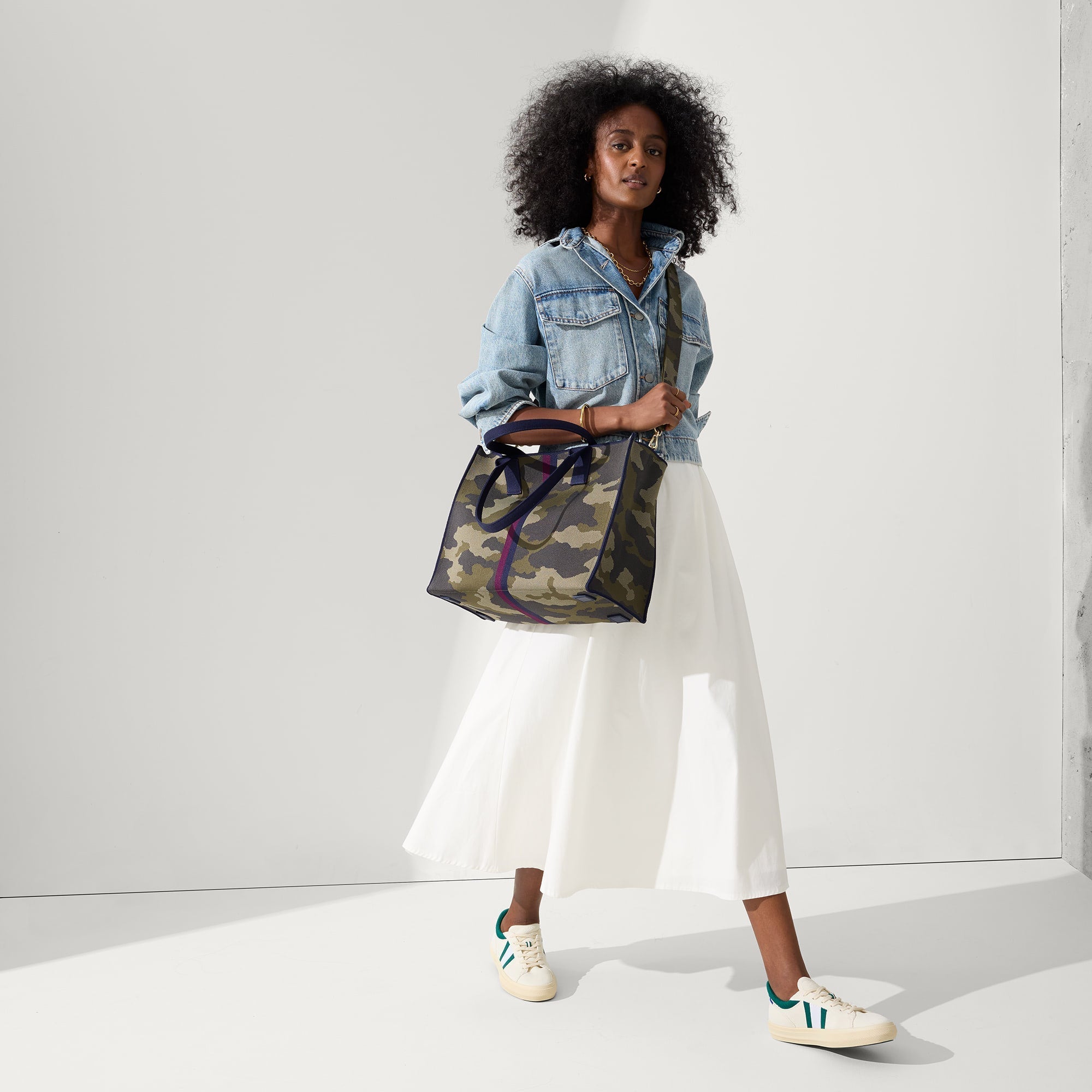 162_ClassicTote_SpruceCamo_On-Figure_3930_PDP_6c9f2b00-ae81-4d57-96fd-a5091997d505.jpg