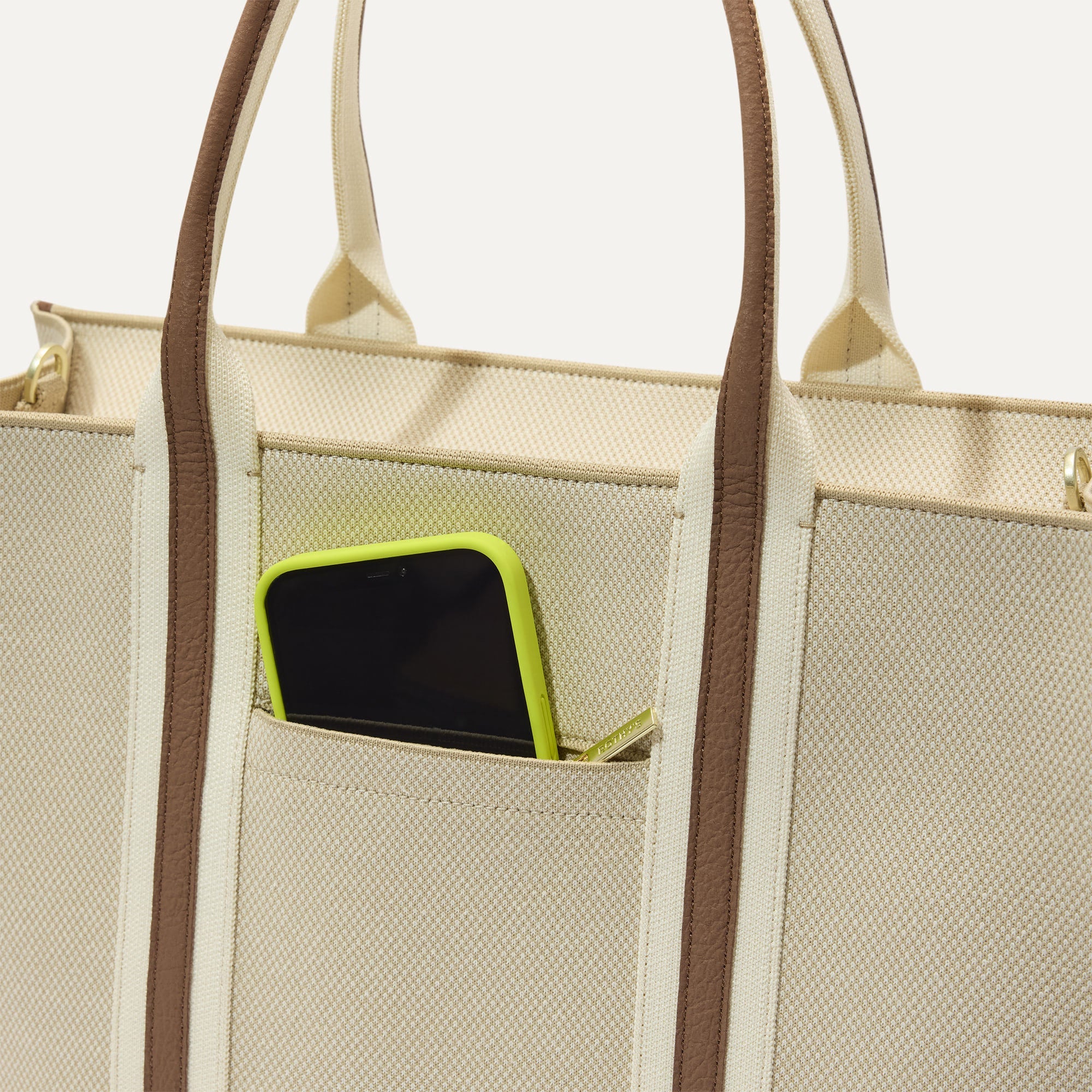 162_Classic_Tote_Buttercream_Zip_Pocket_Detail_6577_1.jpg