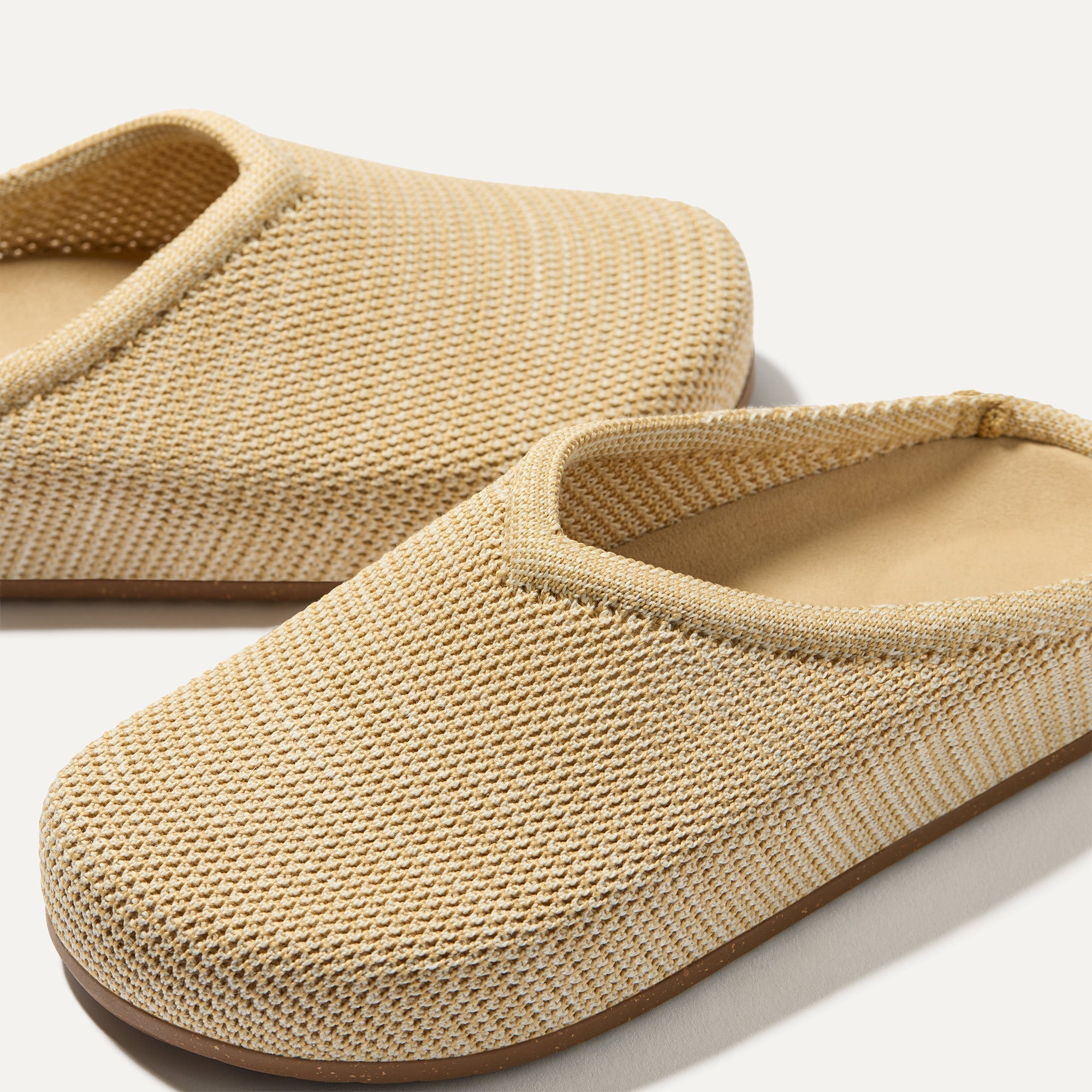 199_CasualClog_PelicanRa_a-Knit_Toedetail_Macro_5554.jpg