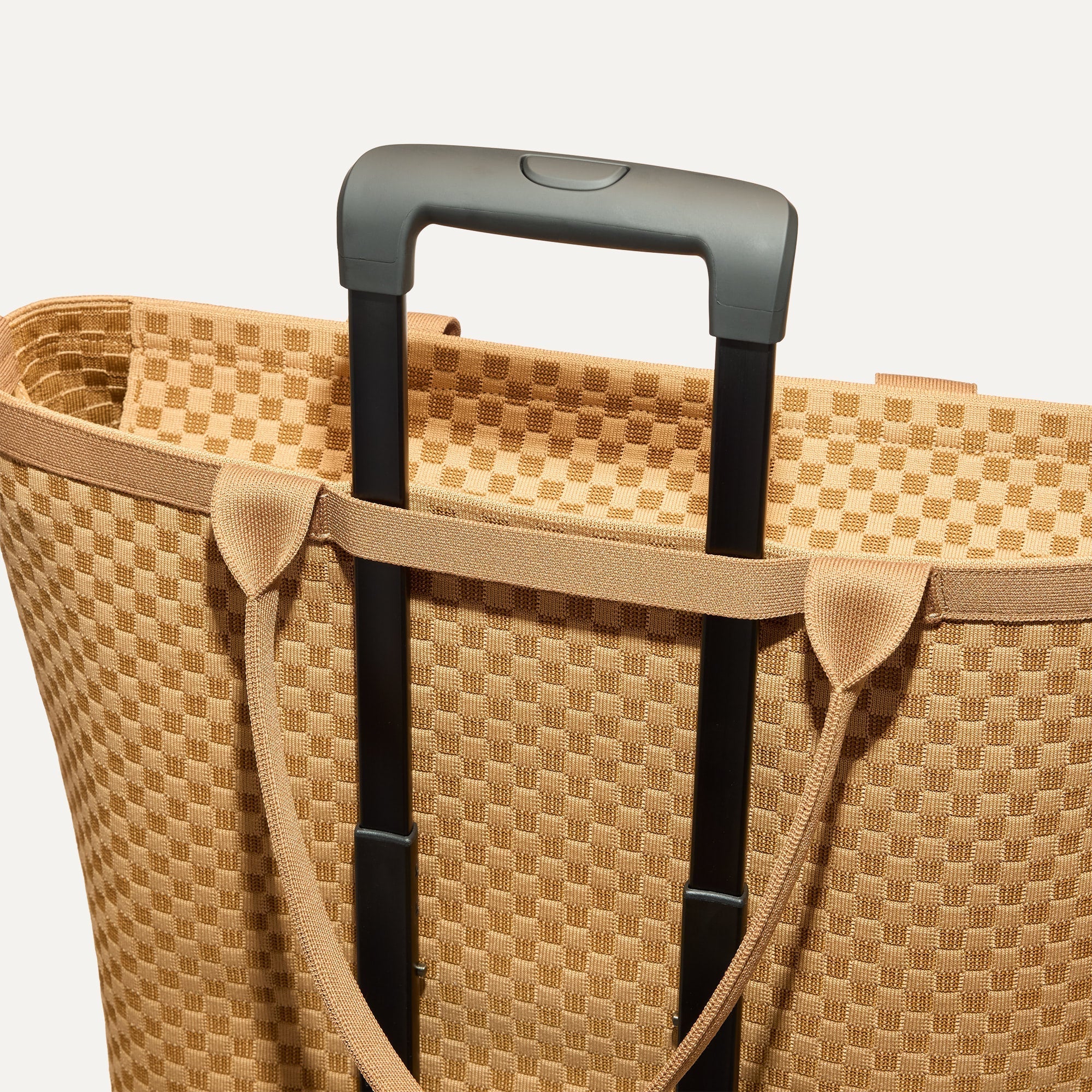 277_ZipAroundTote_Hazelnut_Suitcase_4435.jpg