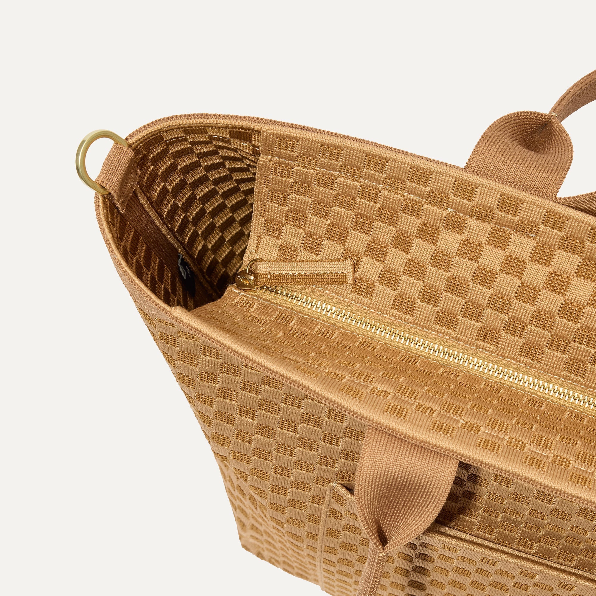277_ZipAroundTote_Hazelnut_TopZipper_0990.jpg