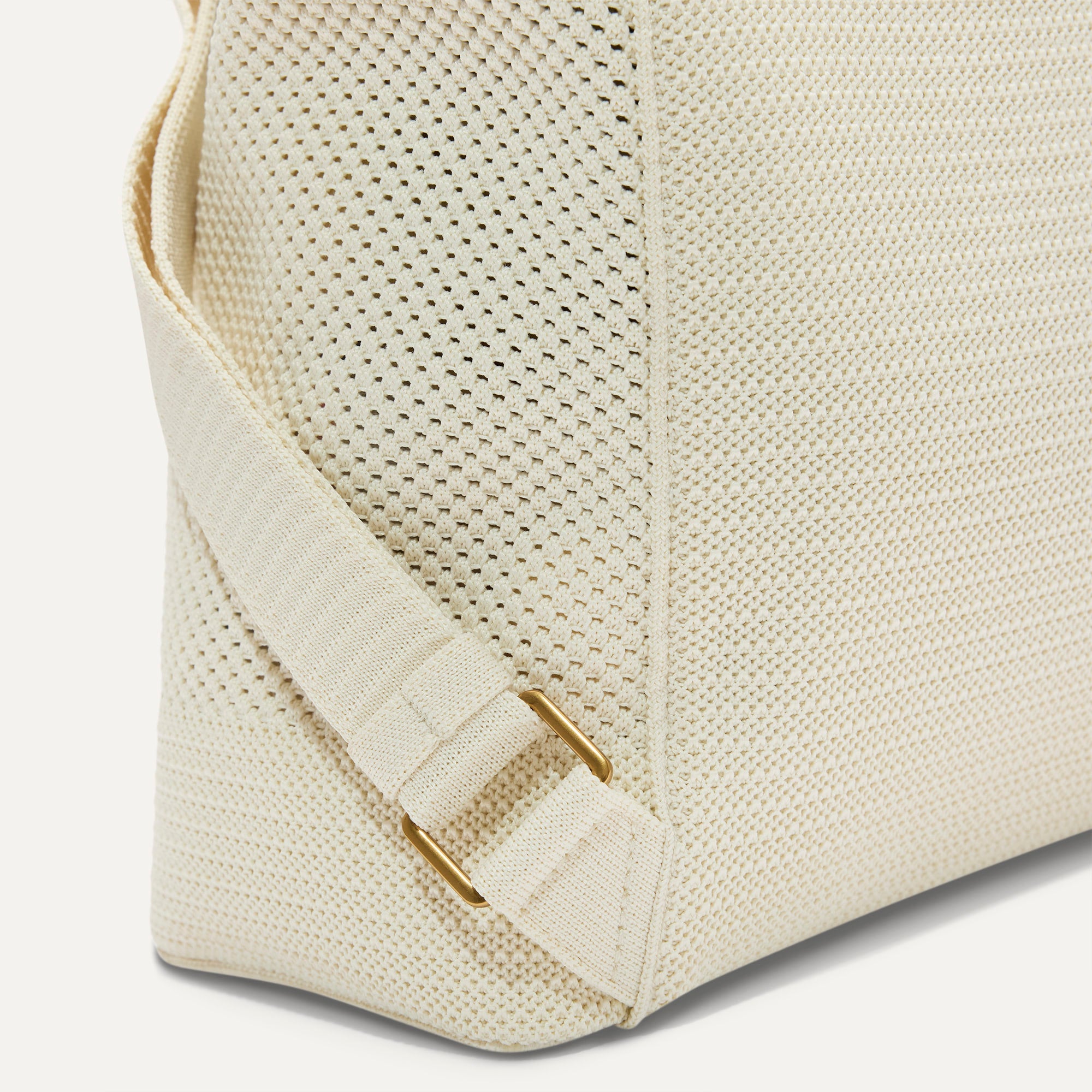 301_CinchBackpack_CoconutCrochet_Macrostrap_4545.jpg