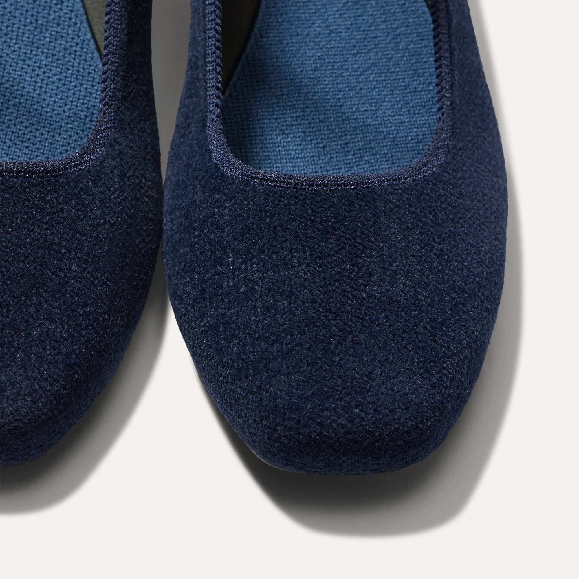 333_ReVelvetMaxSquareMaryJane_ReVelvetNavy_Toedetail_Macro_1223.jpg