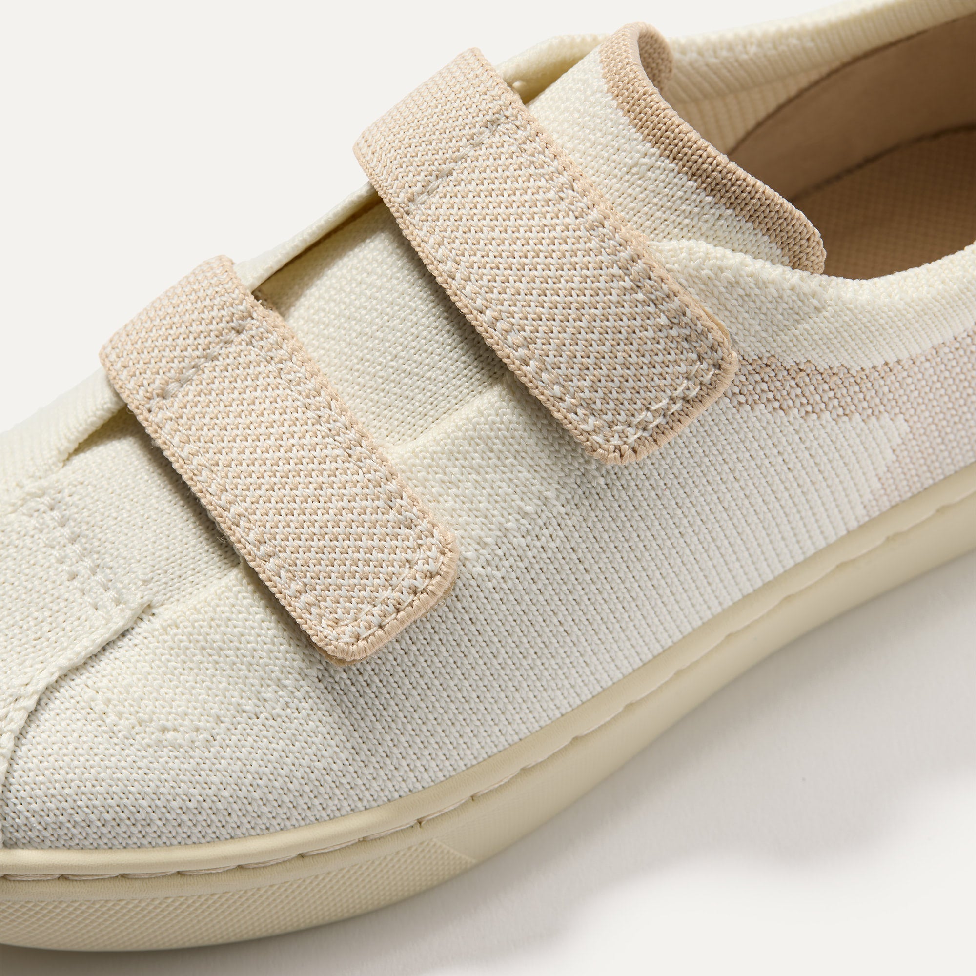 428_KidsVelcroSneaker_VanillaIce_Toedetail_Macro_3445.jpg