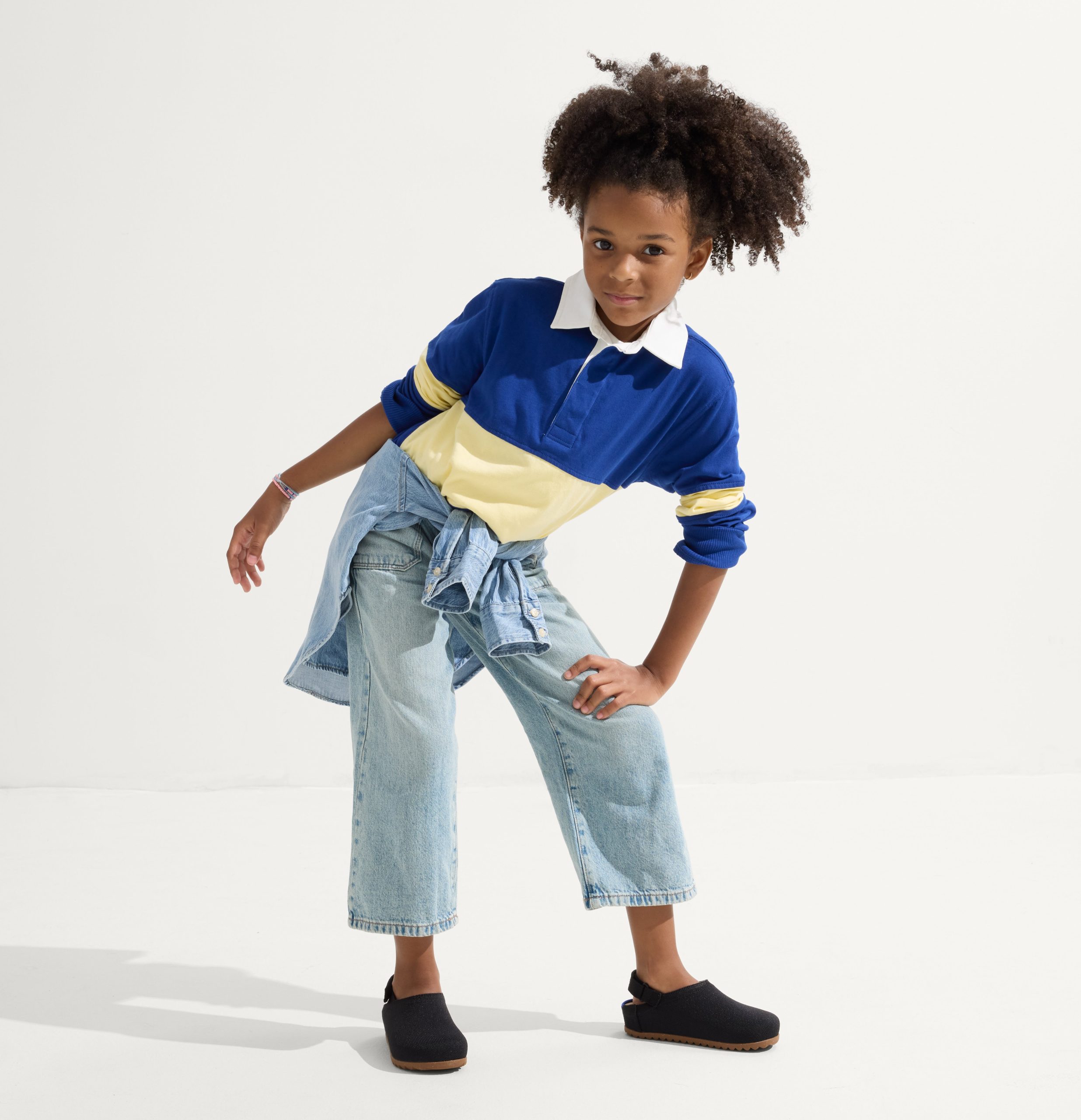 443_KidsClogU-TopLine_Black_OnFigure_1029.jpg