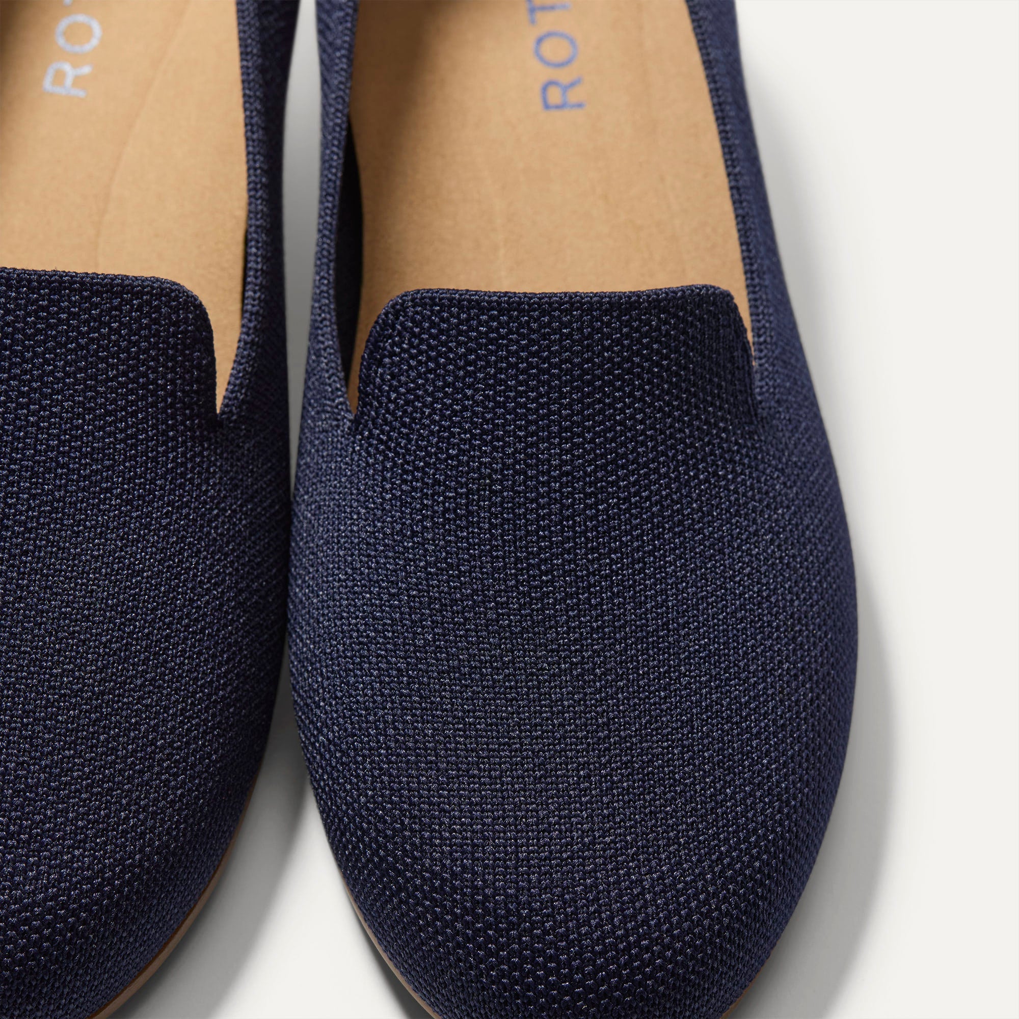 479_DailyLoafer_Navy_Toedetail_Macro_5656.jpg