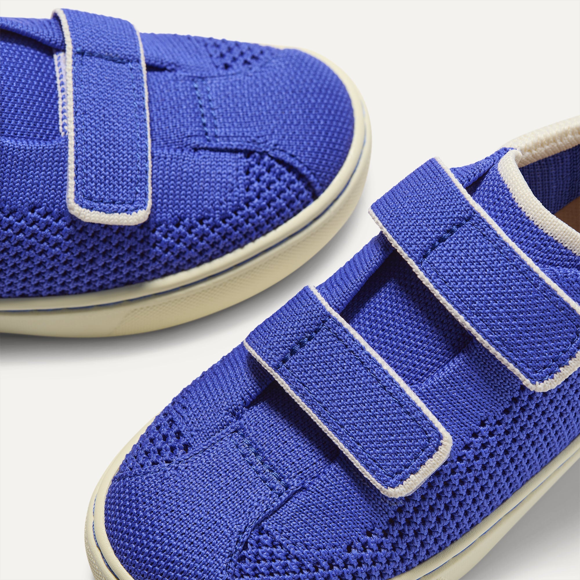 68_KidsStrapSneaker_BuoyOpen-Knit_Toedetail_Macro_1457.jpg